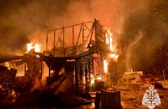 В Тверской области целую ночь тушили пожар в жилом доме В Тверской области целую ночь тушили пожар в жилом доме