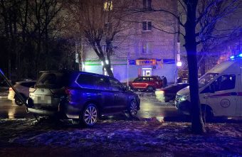 В Твери Тойота сбила подростка на переходе и врезалась в другую машину В Твери Тойота сбила подростка на переходе и врезалась в другую машину