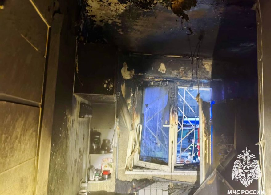 В Твери огнеборцы потушили пожар в квартире на Склизкова