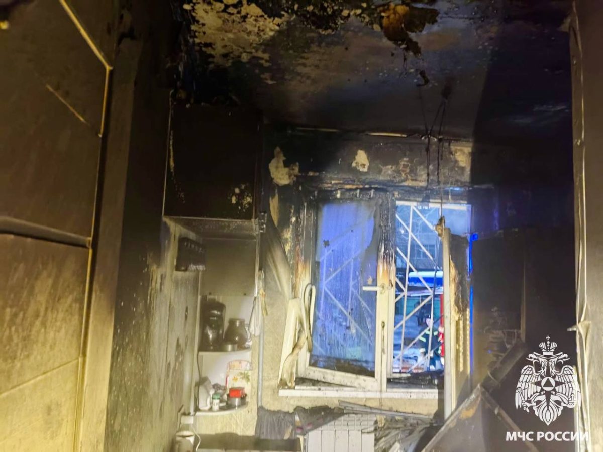 В Твери огнеборцы потушили пожар в квартире на Склизкова