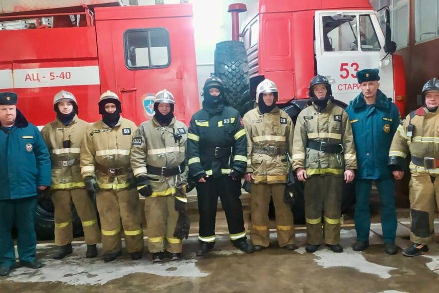 В Тверской области пожарные не дали сгореть двум людям В Тверской области пожарные не дали сгореть двум людям