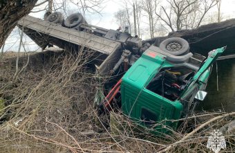 В Твери перевернулся грузовой автомобиль В Твери перевернулся грузовой автомобиль