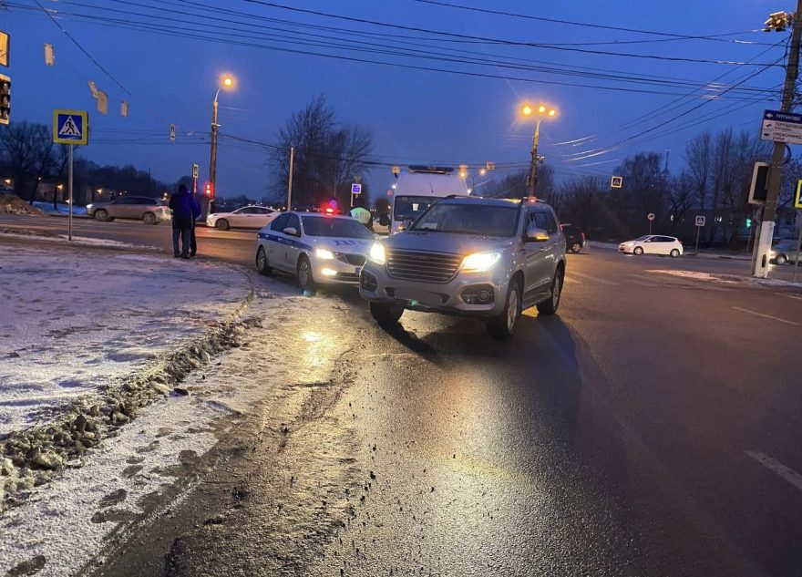 Водитель иномарки сбил мужчину на пешеходном переходе в Твери