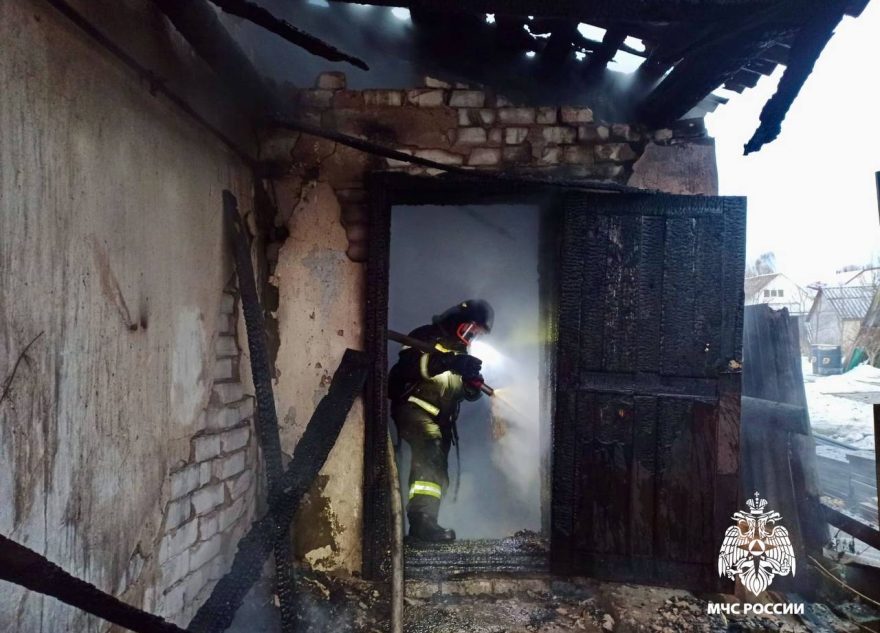 В Твери локализовали пожар в жилом доме