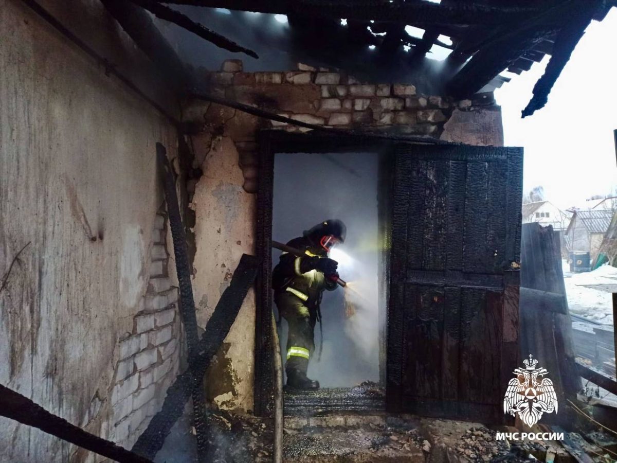 В Твери локализовали пожар в жилом доме
