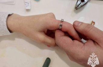 Жительница Тверской области сняла кольцо только с помощью спасателей Жительница Тверской области сняла кольцо только с помощью спасателей
