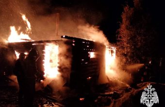 Рано утром в Тверской области огонь уничтожил баню Рано утром в Тверской области огонь уничтожил баню