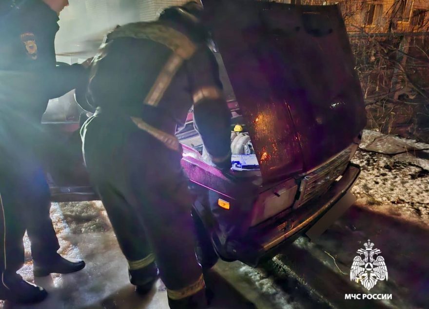 Ночью в Тверской области загорелся ВАЗ