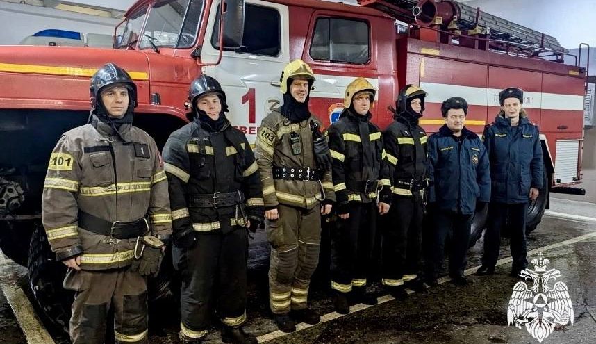 На пожаре в Твери огнеборцы спасли жизнь человеку