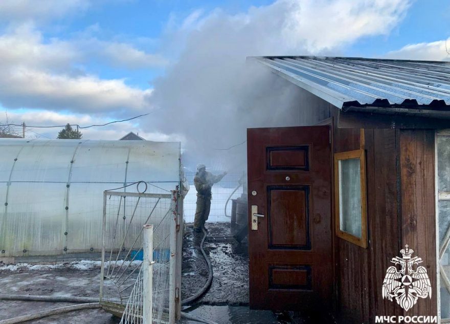 В Тверской области загорелся сарай