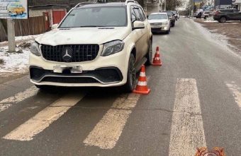 Водитель "Мерседеса" сбил пенсионера на зебре в Тверской области Водитель "Мерседеса" сбил пенсионера на зебре в Тверской области