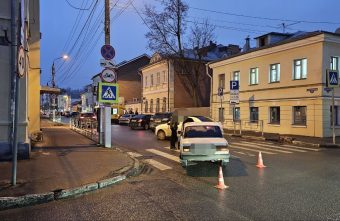 Водитель ВАЗа сбил женщину на пешеходном переходе в Твери Водитель ВАЗа сбил женщину на пешеходном переходе в Твери