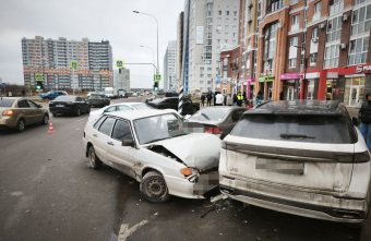 Один человек пострадал в столкновении четырёх автомобилей в Твери Один человек пострадал в столкновении четырёх автомобилей в Твери