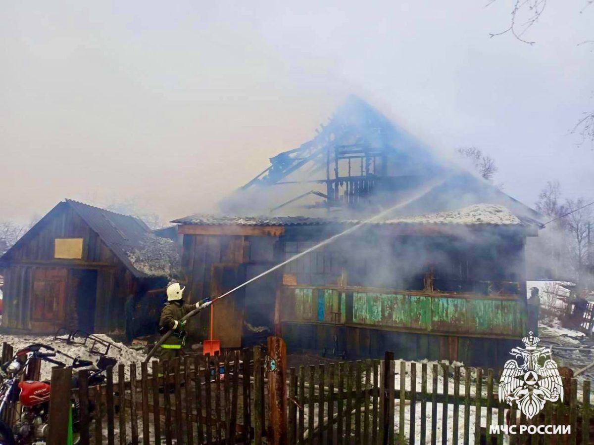 Неисправная печь стала причиной пожара в доме в Тверской области