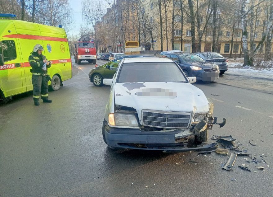 8-летнего мальчика доставили в больницу после ДТП в Твери
