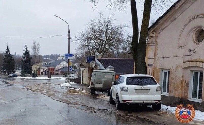 В Тверской области мужчина попал под колёса собственного автомобиля