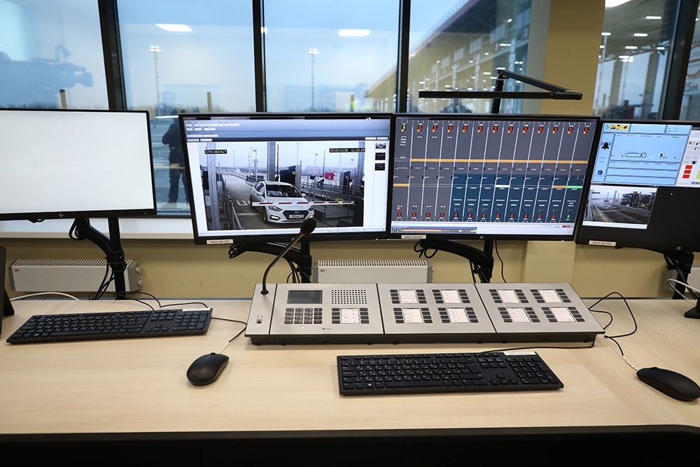 На трассе М-11 «Нева» водителей штрафуют за медленный проезд