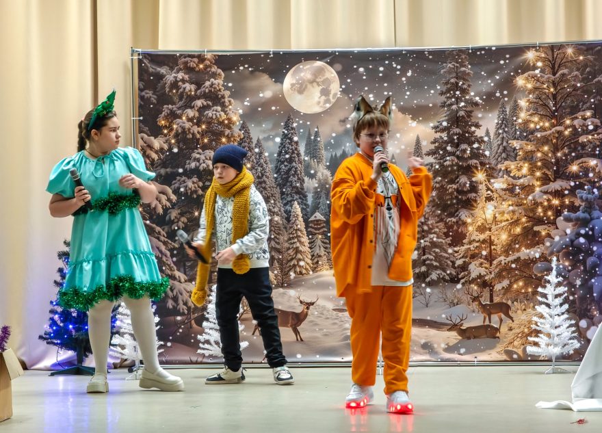 Детские студии Лихославля отправились в гастроли по деревням округа