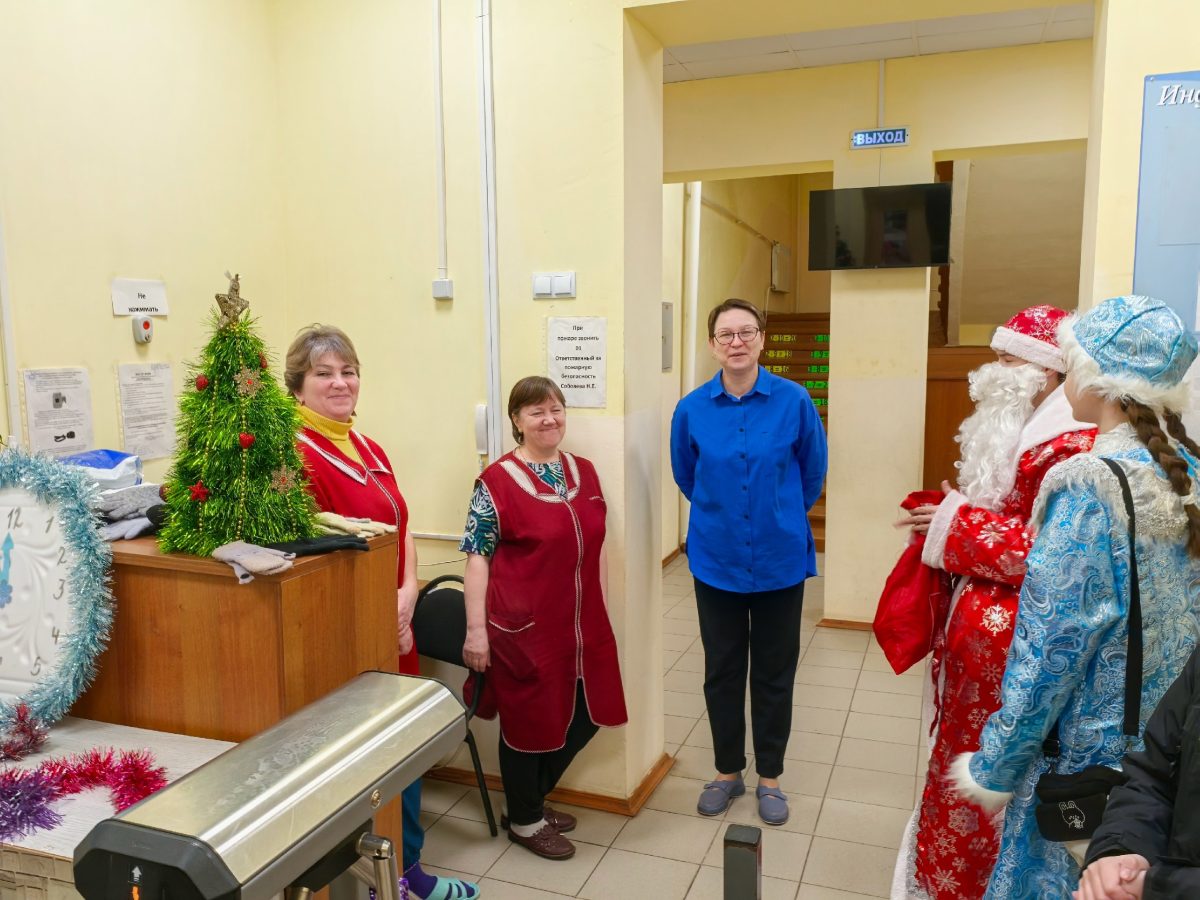 Лихославльские школьники поздравили своих учителей