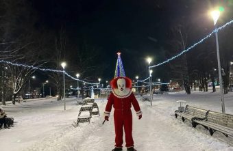 В Тверской области ночью по улицам разгуливает клоун-убийца В Тверской области ночью по улицам разгуливает клоун-убийца