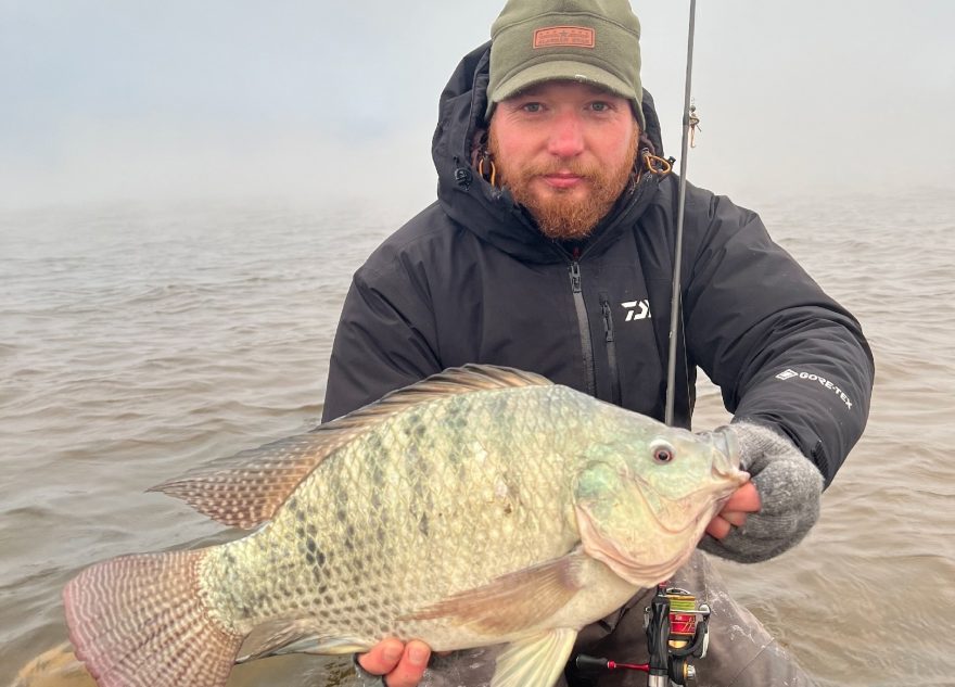 Петербуржцы поймали в Тверской области гигантскую рыбу