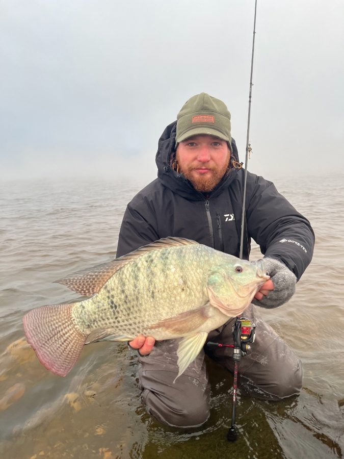Петербуржцы поймали в Тверской области гигантскую рыбу