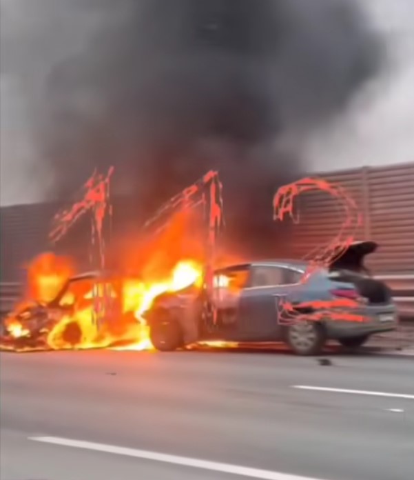 Подростки заживо сгорели в машине после аварии на трассе М-9