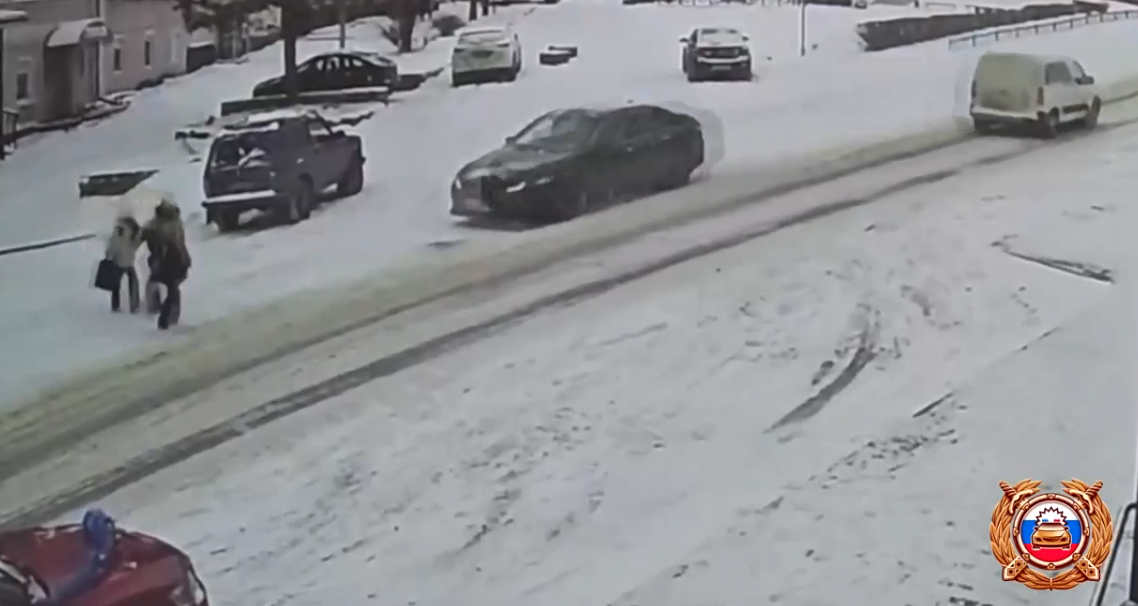 В Тверской области автомобиль сбил двух малолетних девочек В Тверской области автомобиль сбил двух малолетних девочек