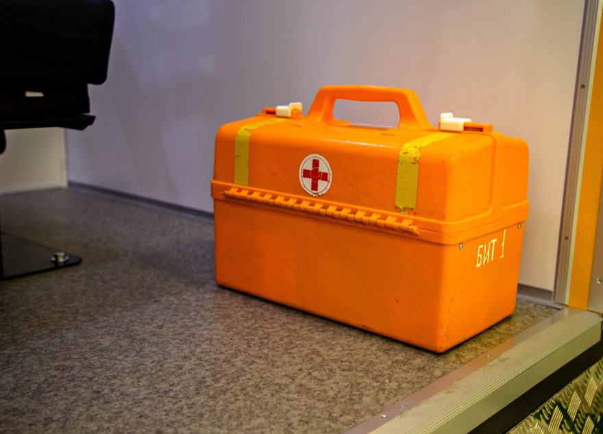 Врач рассказала, можно ли детям купаться в Крещение