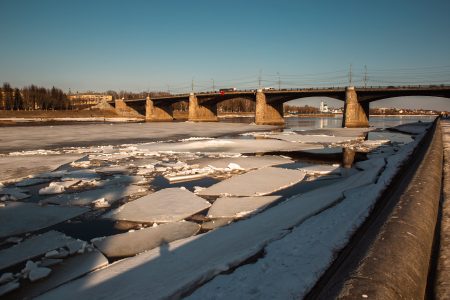 Каникулы всей семьёй: как обезопасить зимние развлечения и прогулки рядом с водоёмами Каникулы всей семьёй: как обезопасить зимние развлечения и прогулки рядом с водоёмами