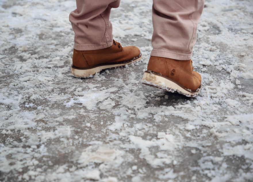 Жителей Тверской области предупредили о сильной гололедице