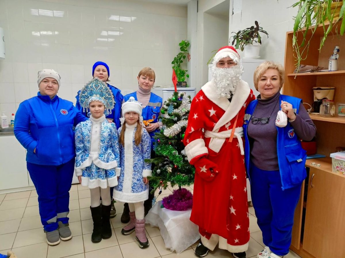 Юные жители Тверской области поздравили представителей социально значимых профессий