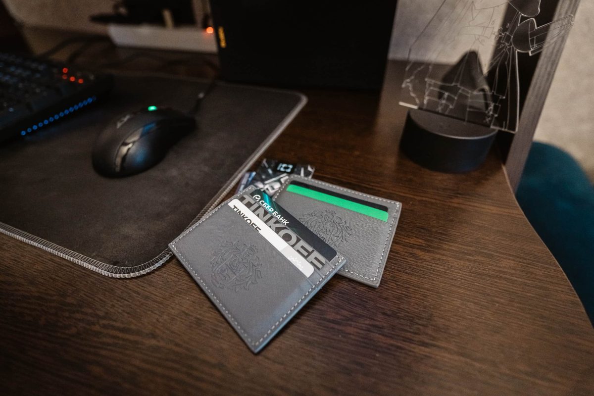 Россиянам рассказали, чем грозит продажа своих банковских карт