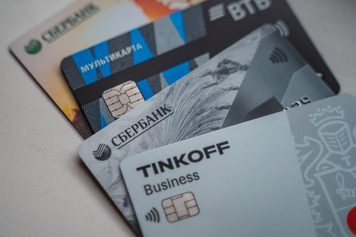 Россиян предупредили о прекращении работы карт Visa и Mastercard