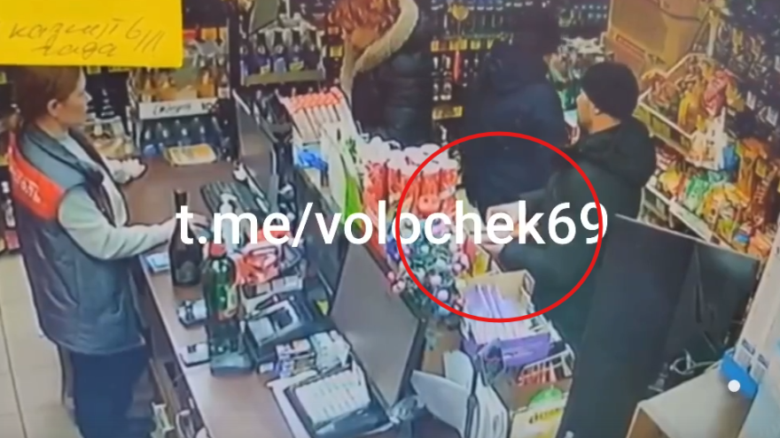 В Тверской области вор-сладкоежка попал на камеры