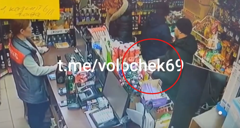 В Тверской области вор-сладкоежка попал на камеры