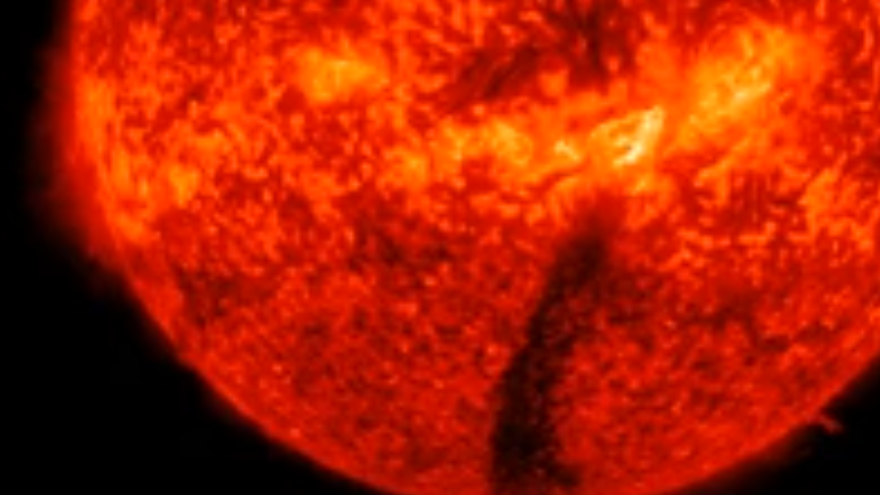 На Солнце произошел очень редкий черный выброс