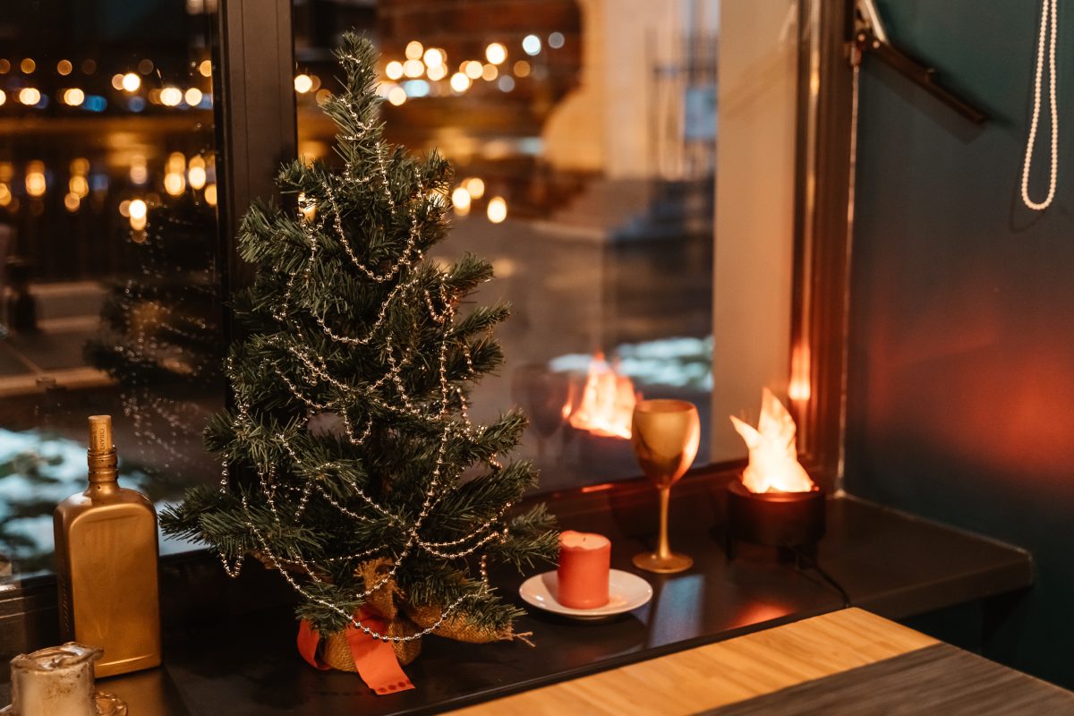 Врач рассказал, почему нельзя оставлять новогоднюю елку до весны Врач рассказал, почему нельзя оставлять новогоднюю елку до весны