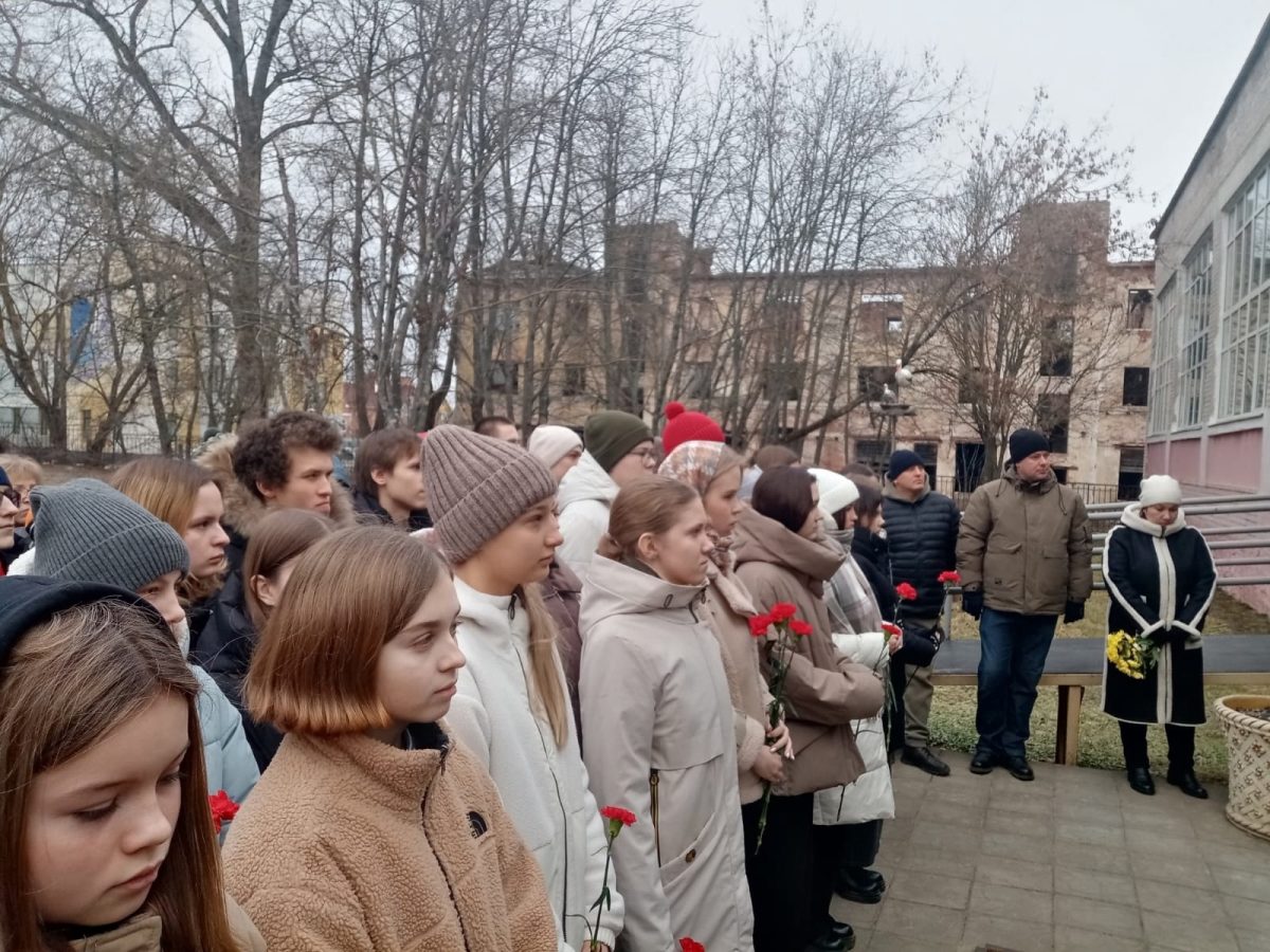 В Тверской области установили мемориальную доску в память об участнике СВО Артеме Рыбакове