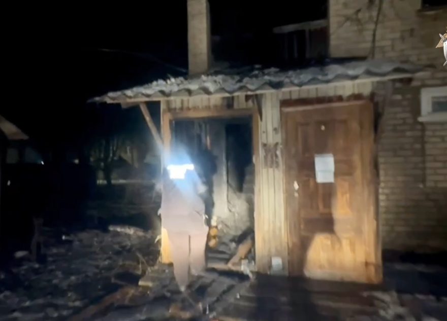 В Тверской области выясняют обстоятельства гибели мужчины, тело которого нашли в сгоревшей квартире