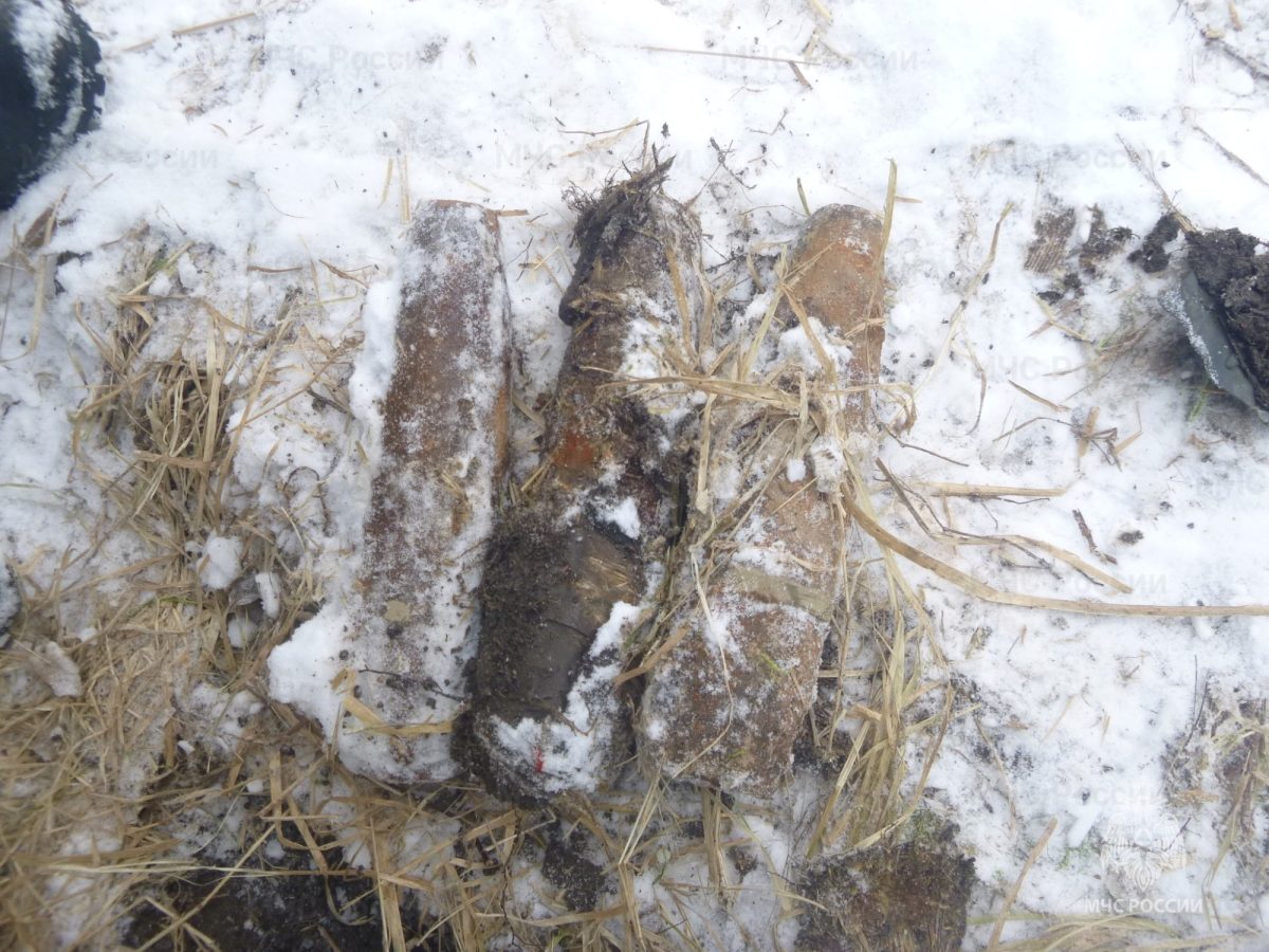 На окраине города в Тверской области нашли три артиллерийских снаряда времён войны