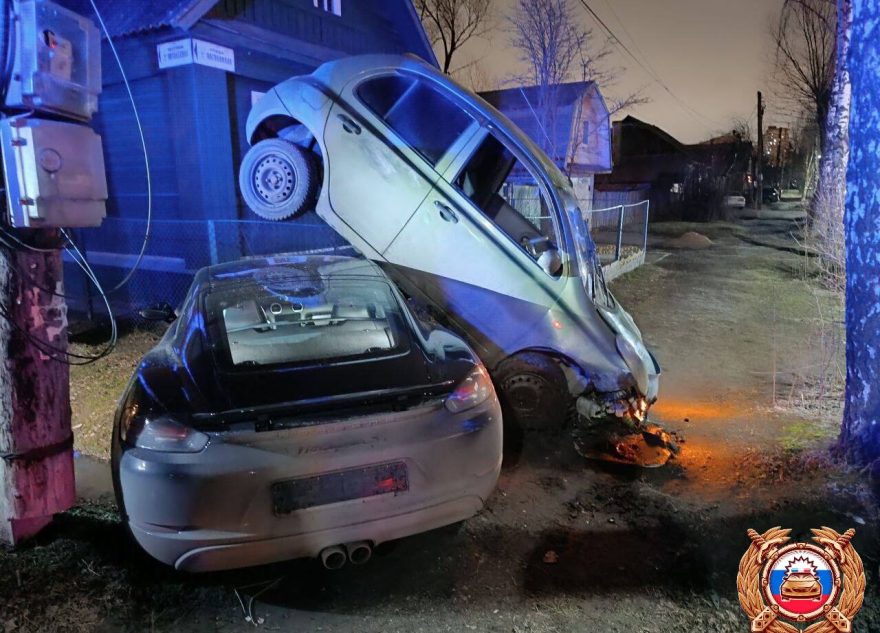 Ночью в Твери столкнулись «Порше» и «Ниссан»