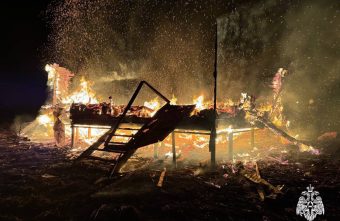 Под Тверью потушили дом всего за полтора часа Под Тверью потушили дом всего за полтора часа