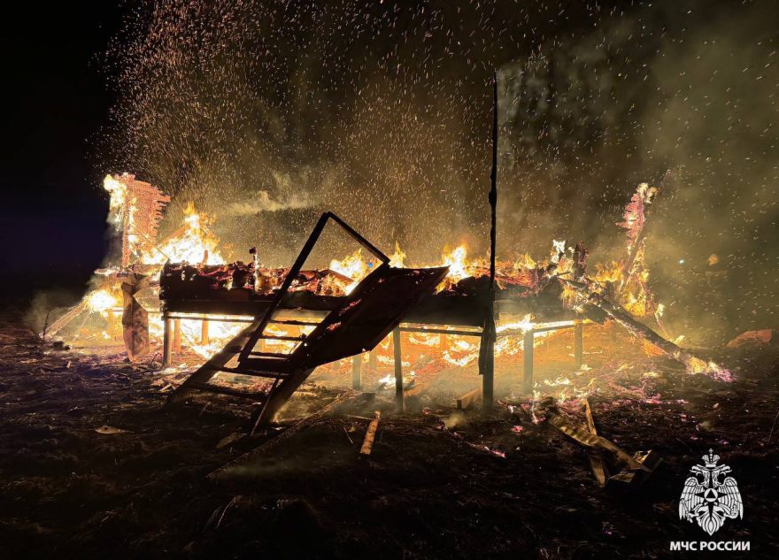 Под Тверью потушили дом всего за полтора часа