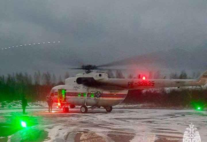 Вертолет эвакуировал больного ребенка в Тверь