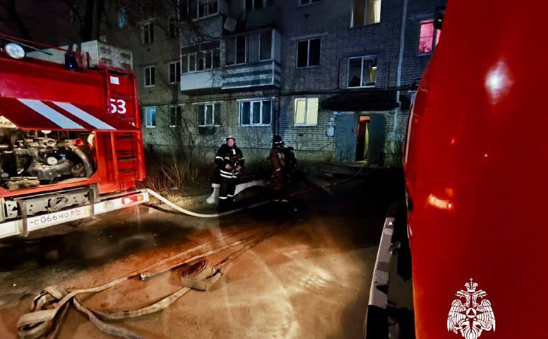 В Тверской области пожарные потушили квартиру за 15 минут
