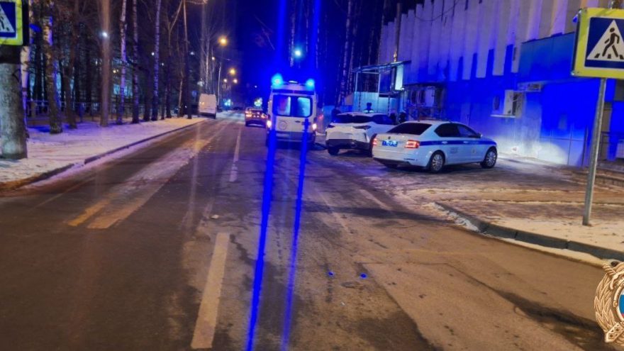 В Твери машина сбила мальчика, который гулял с собакой