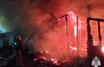 Жилой дом в Тверской области почти сгорел, но жильцы не пострадали