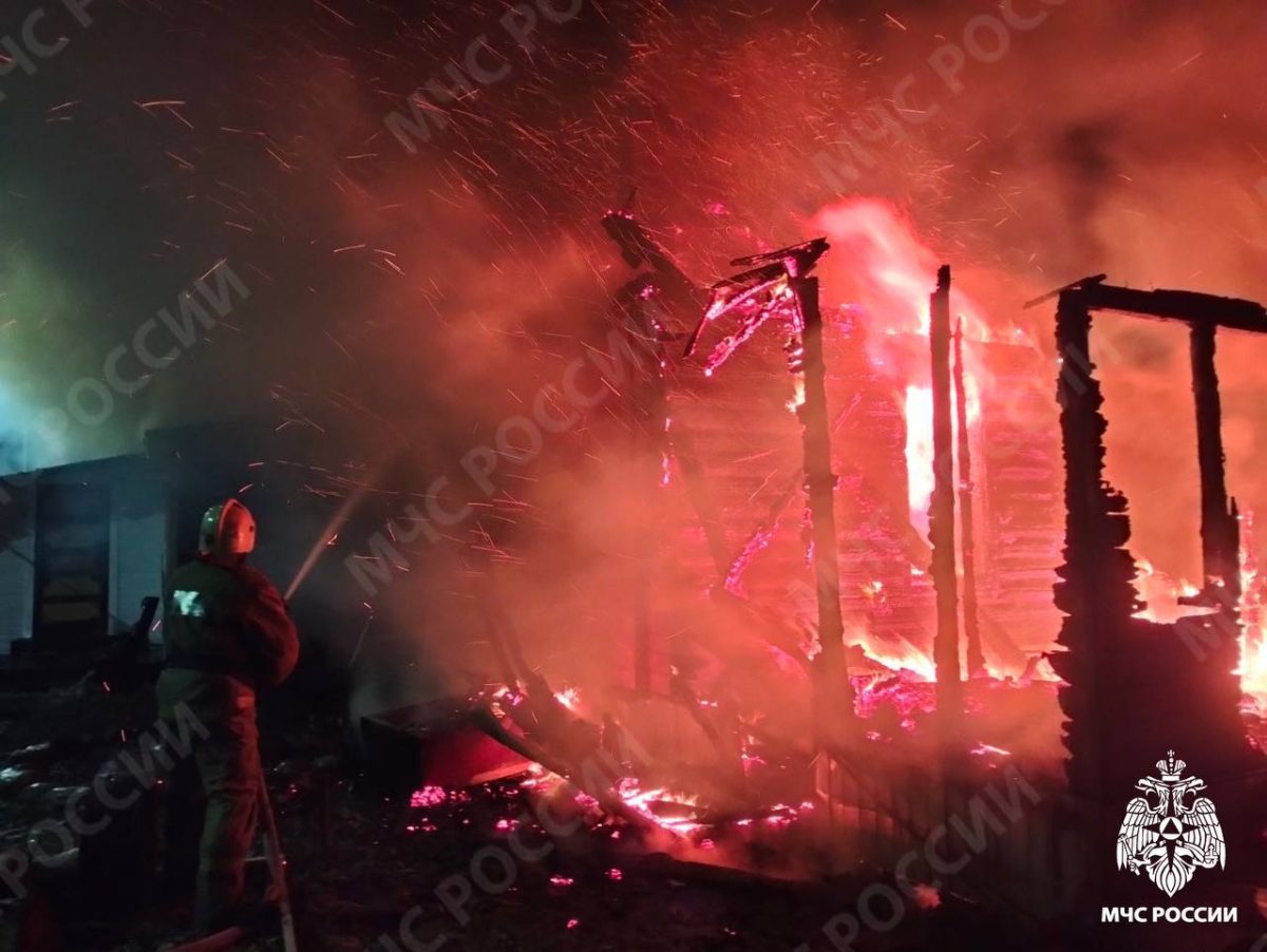 Жилой дом в Тверской области почти сгорел, но жильцы не пострадали