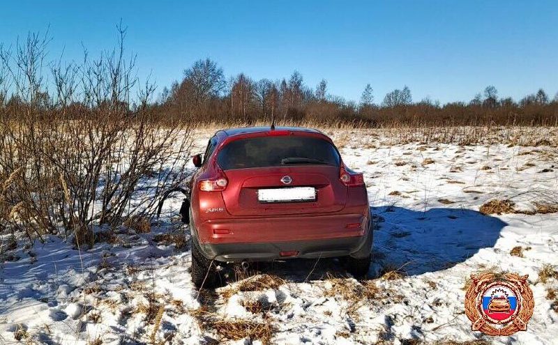 В Тверской области Ниссан вылетел с дороги